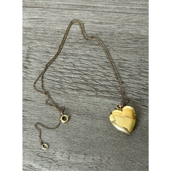 Cute Vintage Gold Tone Etched Heart Locket - Picture 3 of 4